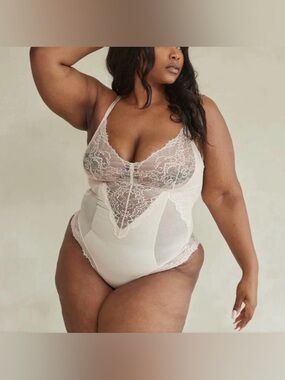 Pinsy Smoothing Lace Shapewear Bodysuit in Whisper Pink, Size 1X - NWT